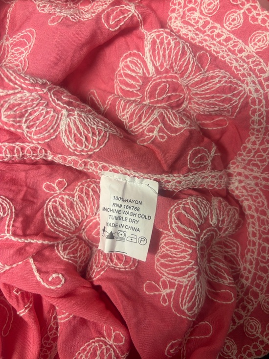 Chic Pink and White Embroidered Blouse - Picture 10 of 10